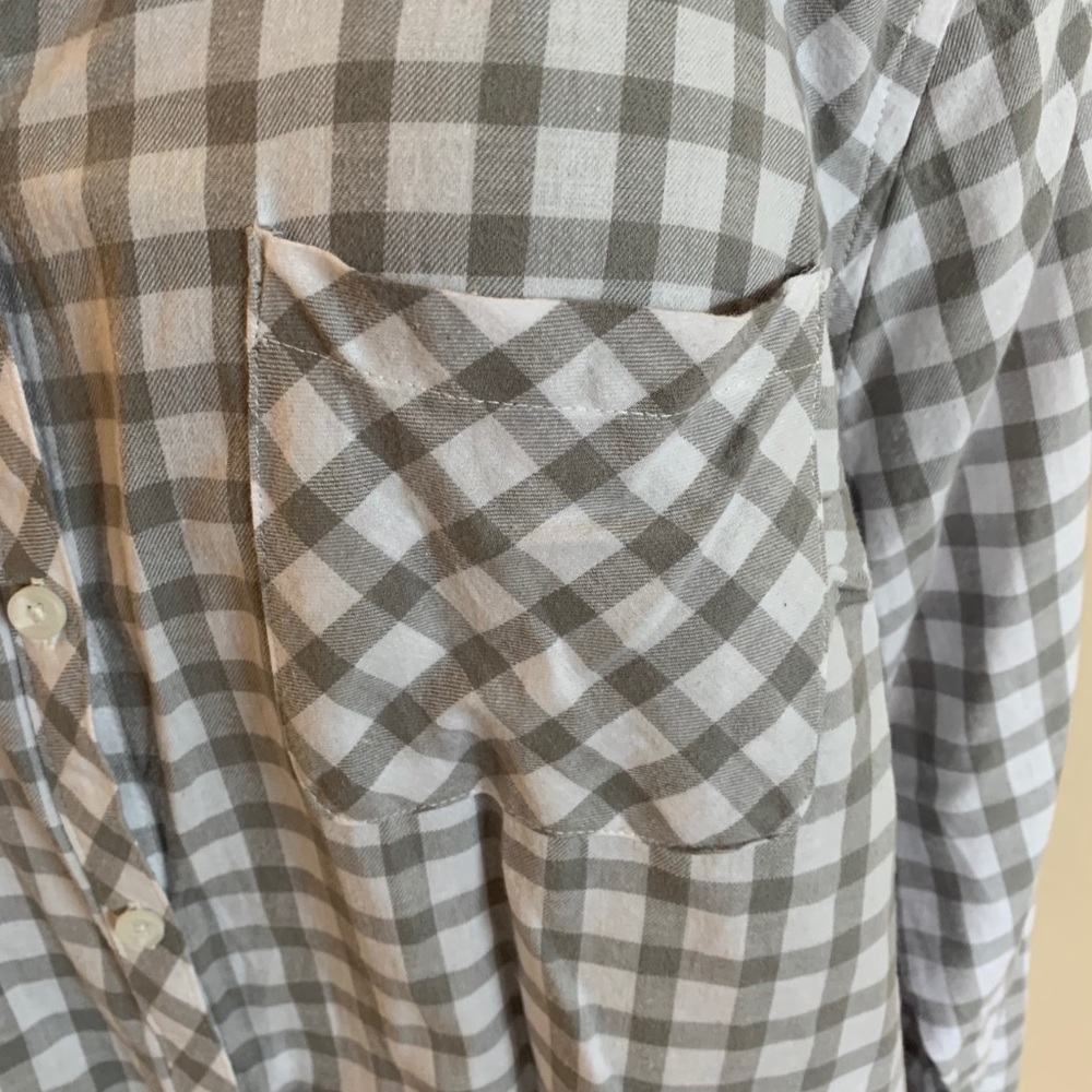 Croft and Barrow Women’s Button Down Shirt - Picture 3 of 7